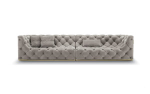 Caracciolo canapé design haut de gamme par Vittoria Frigerio, un canapé capitonné réalisé à la main au charme royal. Disponible chez D-Style Interior.
