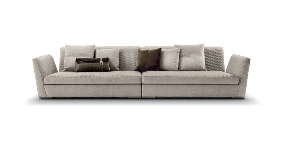 Visconti canapé design haut de gamme par Vittoria Frigerio au style élégant et modulable. Disponible chez D-Style Interior.