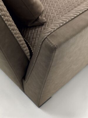 Visconti canapé design haut de gamme par Vittoria Frigerio au style élégant et modulable. Disponible chez D-Style Interior.