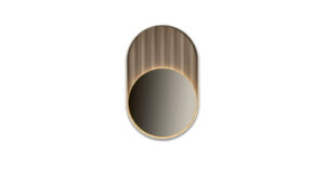 Miani miroir design haut de gamme par Vittoria Frigerio, avec verre bronze, cadre cuir et éclairage LED. Disponible chez D-Style Interior.