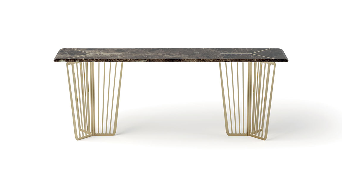 Alfieri console haut de gamme par Vittoria Frigerio avec base métallique sculpturale et plateau en marbre élégant. Disponible chez D-Style Interior.