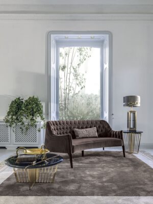 Poggi Capitonné canapé design haut de gamme par Vittoria Frigerio, au dossier matelassé cousu main et pieds en bois massif. Élégance italienne et savoir-faire artisanal. Disponible chez D-Style Interior.
