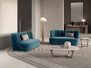 Bianca canapé design haut de gamme par Vittoria Frigerio, avec dossier capitonné, base en or ou bronze brillant et finitions raffinées. Une pièce compacte au confort luxueux. Disponible chez D-Style Interior.