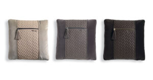 VF05 coussin design avec insert en cuir matelassé et zip métallique, disponible en trois couleurs. Disponible chez D-Style Interior.