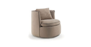Litta fauteuil design haut de gamme par Vittoria Frigerio, compact, raffiné et orné d’un matelassage artisanal. Disponible chez D-Style Interior.