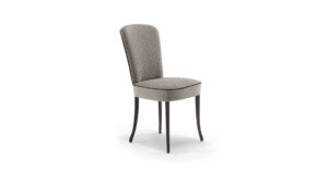 Ambra chaise design haut de gamme par Vittoria Frigerio avec matelassage tressé et pieds en hêtre massif. Disponible chez D-Style Interior.