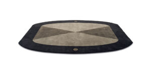 Patrizi tapis design haut de gamme en laine avec motif contrasté et logo VF en finition bijou. Disponible chez D-Style Interior.