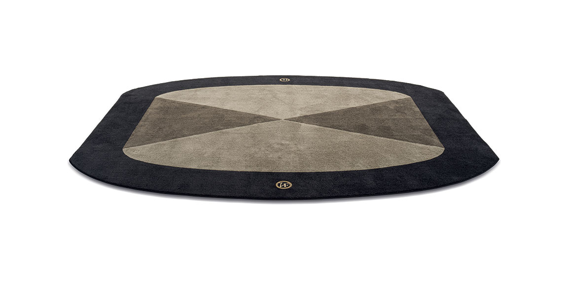 Patrizi tapis design haut de gamme en laine avec motif contrasté et logo VF en finition bijou. Disponible chez D-Style Interior.