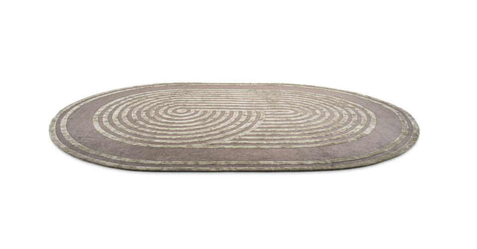 Casati tapis design haut de gamme en Tencel, texture contemporaine et motif courbé élégant. Disponible en Cream, Taupe et Honey. Disponible chez D-Style Interior.
