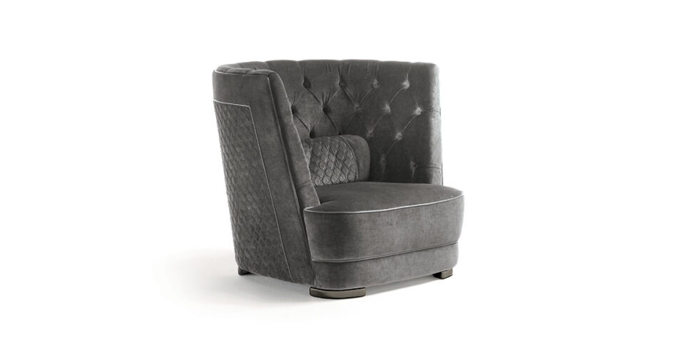 Greppi Capitonné fauteuil design haut de gamme par Vittoria Frigerio, avec dossier et accoudoirs capitonnés à la main. Disponible chez D-Style Interior.