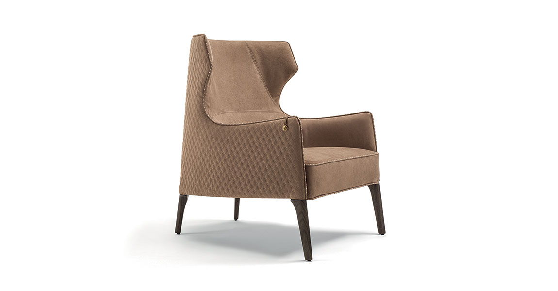 Piola Bergère fauteuil design haut de gamme par Vittoria Frigerio avec dossier aux ailes enveloppantes et capitonnage raffiné. Disponible chez D-Style Interior.