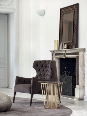 Piola Capitonné Bergère fauteuil design haut de gamme par Vittoria Frigerio avec dossier capitonné et ailes enveloppantes. Disponible chez D-Style Interior.