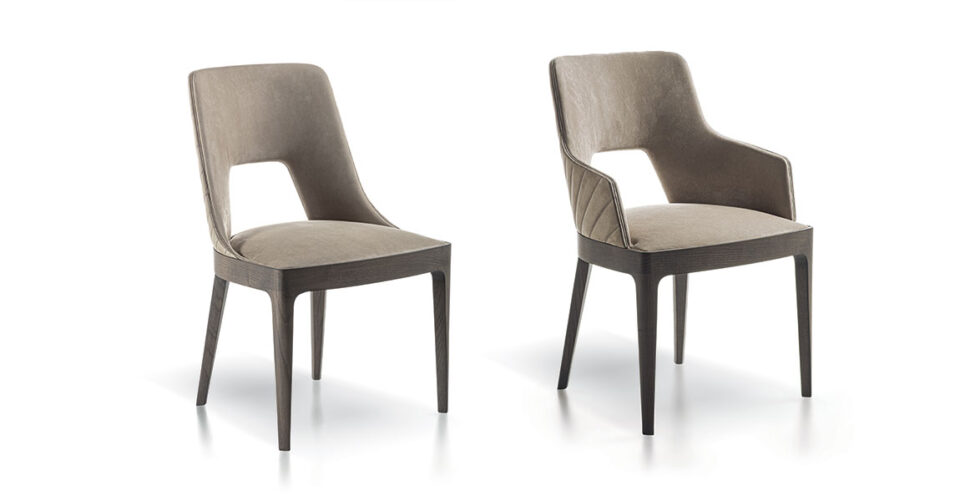 Reina chaise et petit fauteuil design haut de gamme par Vittoria Frigerio, structure en bois massif et dossier ajouré élégant. Disponible chez D-Style Interior.