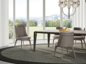 Perla chaise de Vittoria Frigerio, un modèle pivotant élégant et confortable au design italien raffiné. Disponible chez D-Style Interior.