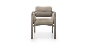 Grace chaise design haut de gamme avec accoudoirs par Vittoria Frigerio, élégante et confortable, parfaite pour la salle à manger. Disponible chez D-Style Interior.