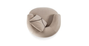 Monaco fauteuil de Vittoria Frigerio, un design italien contemporain aux lignes courbes et confort enveloppant. Disponible chez D-Style Interior.