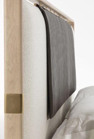 Lario lit design haut de gamme par Vittoria Frigerio avec tête de lit encadrée, panneau suspendu et finitions luxueuses. Disponible chez D-Style Interior.