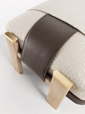 Brera Banc haut de gamme par Vittoria Frigerio, structure en frêne massif, assise en tissu ou cuir, finitions raffinées et options matelassées. Disponible chez D-Style Interior.