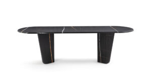 Monroy table haut de gamme en marbre avec pieds en voiles inversées et inserts métalliques contrastés. Élégante, géométrique et raffinée. Disponible chez D-Style Interior.