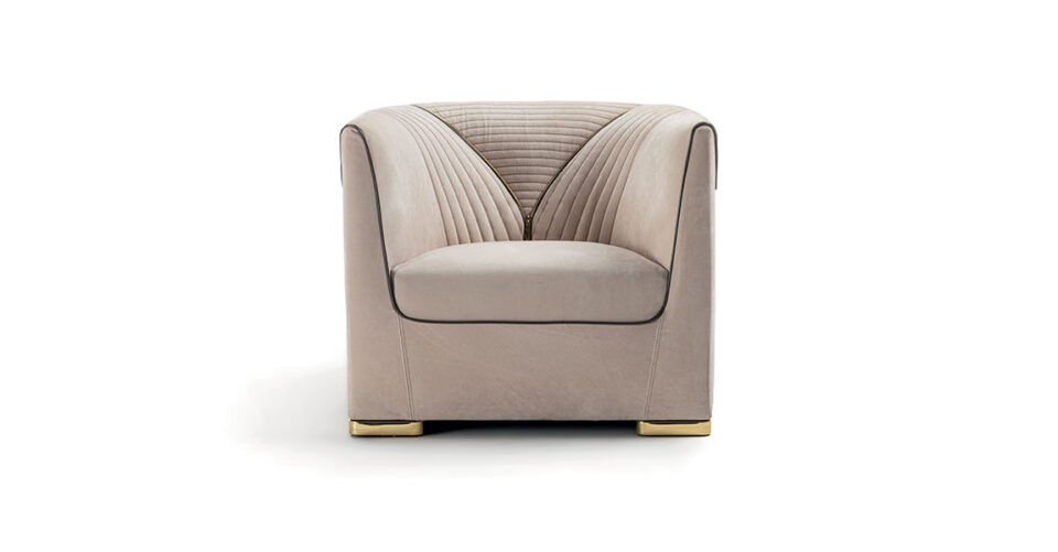Diana fauteuil de Vittoria Frigerio, au design classique et élégant avec broderie et zip décoratif. Disponible chez D-Style Interior.