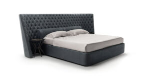 Medici grand lit design haut de gamme avec grand tête de lit capitonnée, coussins lombaires intégrés et structure épurée. Disponible chez D-Style Interior.