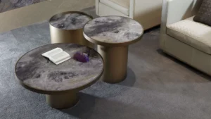 Tau 40 table basse design haut de gamme en laiton et verre par Reflex Angelo, alliance parfaite entre artisanat italien et élégance moderne. Disponible chez D-Style Interior.