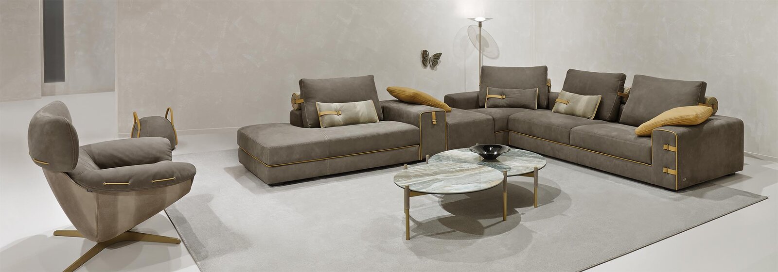 Jackie fauteuil pivotant design haut de gamme en cuir ou tissu, au confort exceptionnel et au style élégant. Disponible chez D-Style Interior.