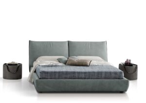 Cocoon Night Lit king-size en cuir avec structure tressée et design élégant. Alliance parfaite entre confort, artisanat et modernité. Disponible chez D-Style Interior.