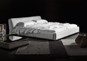 Oxer Night lit de Gamma Arredamenti, un modèle en cuir haut de gamme alliant douceur, élégance et savoir-faire italien. Disponible chez D-Style Interior.