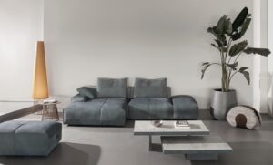 Puzzle table basse de Gamma Arredamenti, revêtue de cuir et personnalisable, combine design unique et matériaux nobles. Disponible chez D-Style Interior.