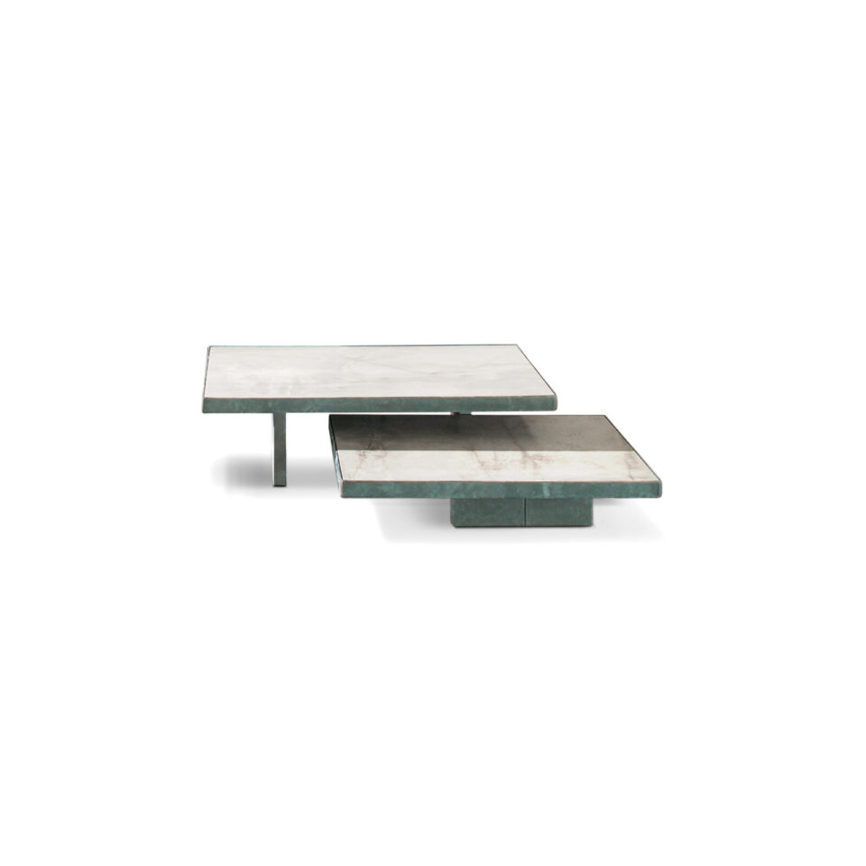 Puzzle table basse de Gamma Arredamenti, revêtue de cuir et personnalisable, combine design unique et matériaux nobles. Disponible chez D-Style Interior.