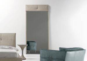 Jack Night Plus par Gamma Arredamenti, lit en cuir au design moderne avec dossier double et sangles en cuir. Disponible chez D-Style Interior.