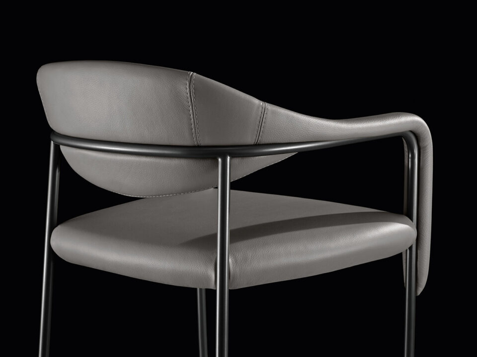 Spider CHRST tabouret de Gamma Arredamenti associe design italien, confort et élégance. Idéal pour cuisine ou bar moderne. Disponible chez D-Style Interior.