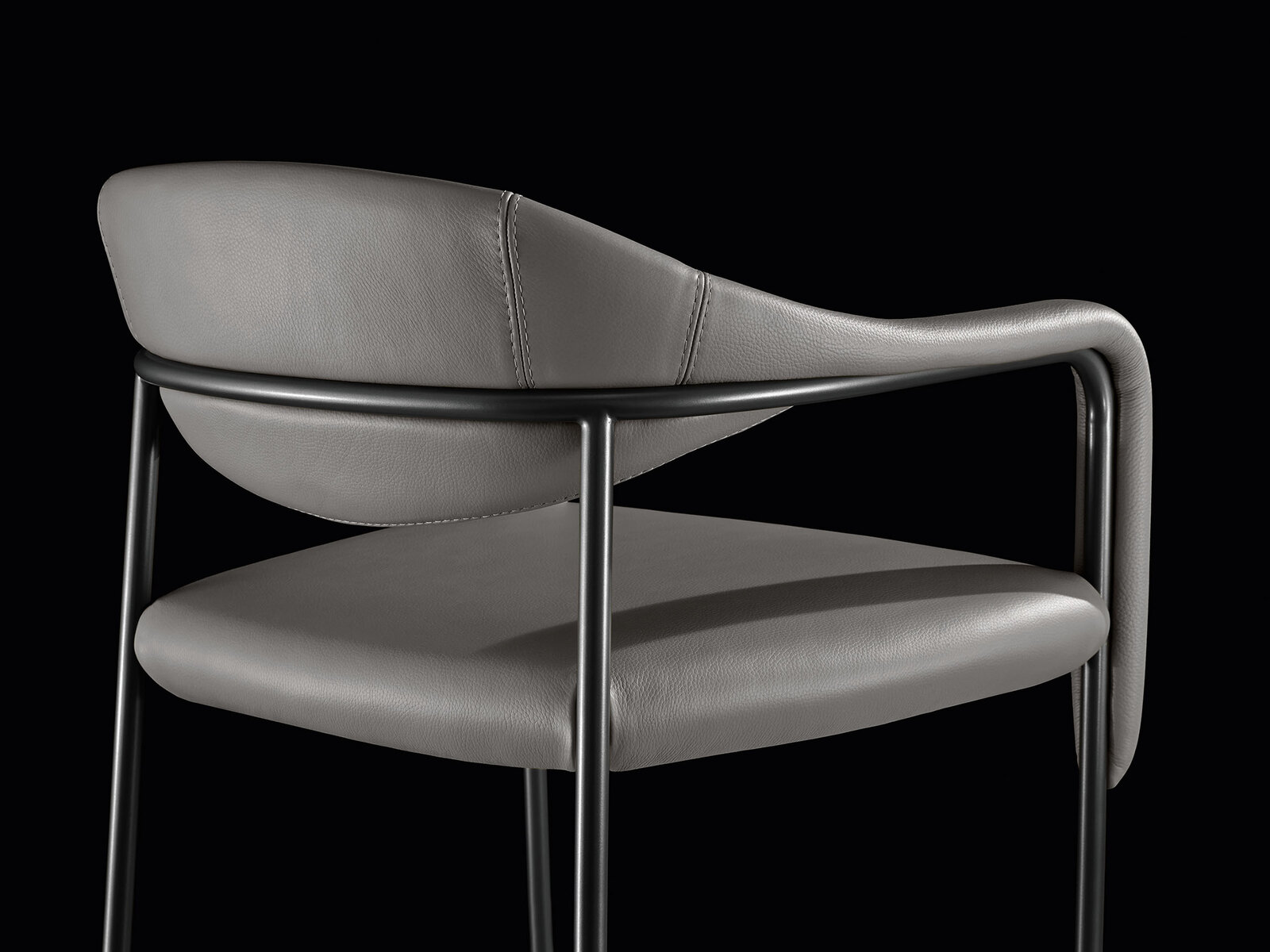 Spider CHRST tabouret de Gamma Arredamenti associe design italien, confort et élégance. Idéal pour cuisine ou bar moderne. Disponible chez D-Style Interior.