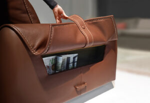 Karl canapé design haut de gamme par Gamma Arredamenti, inspiré du monde de la mode avec accoudoir fonctionnel et design élégant. Disponible chez D-Style Interior.