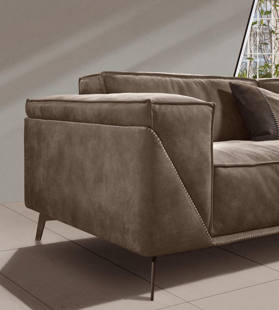 Edwin canapé design haut de gamme par Gamma Arredamenti. Lignes géométriques, confort luxueux et finitions artisanales. Disponible chez D-Style Interior.