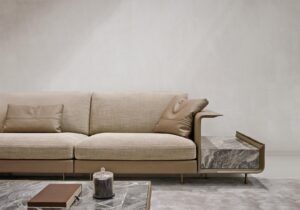 Vincent Canapé design haut de gamme par Gamma Arredamenti avec options bibliothèque ou table d’appoint intégrées. Disponible chez D-Style Interior.