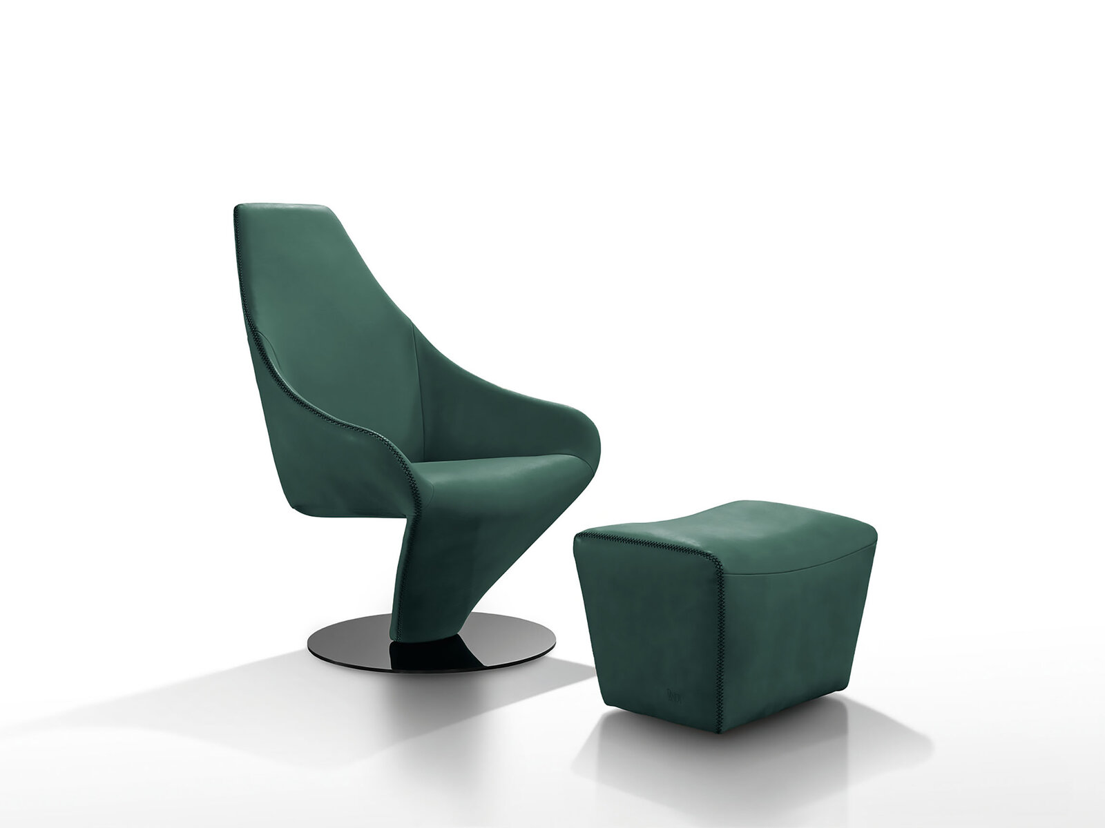 LOBSTER fauteuil de Gamma Arredamenti, design en cuir avec coutures décoratives et base pivotante ou inclinable. Disponible chez D-Style Interior.