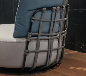 LOVE fauteuil de Gamma Arredamenti, un fauteuil pivotant en cuir tressé au design moderne et raffiné. Disponible chez D-Style Interior.