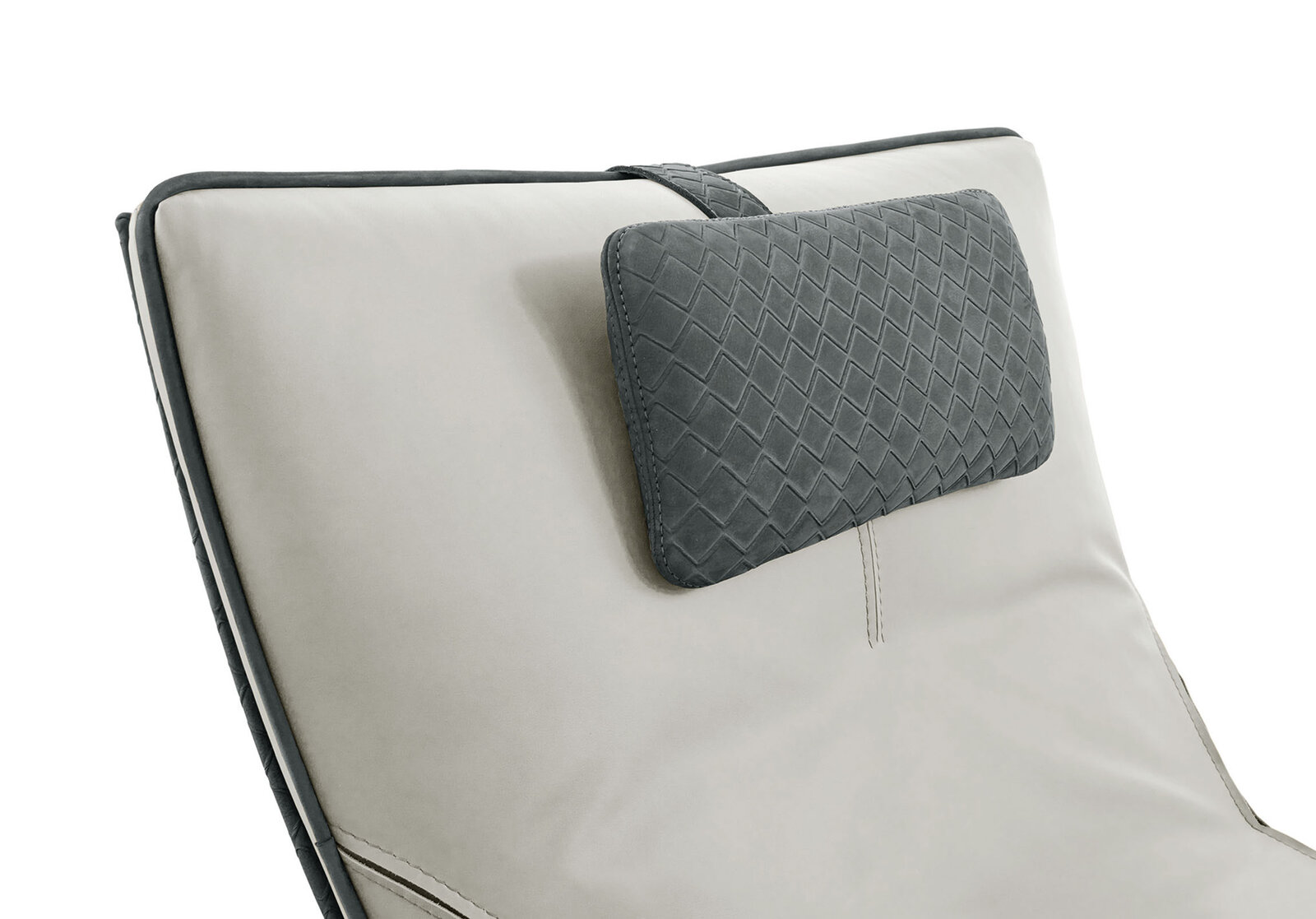 Scarlett chaise-longue design haut de gamme par Gamma Arredamenti avec coussin moelleux et pouf assorti, base croisée stable et entièrement personnalisable. Disponible chez D-Style Interior.