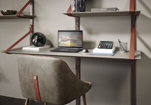 Sally de Gamma Arredamenti, une chaise en cuir élégante au confort d’un fauteuil. Idéale pour les intérieurs modernes. Disponible chez D-Style Interior.