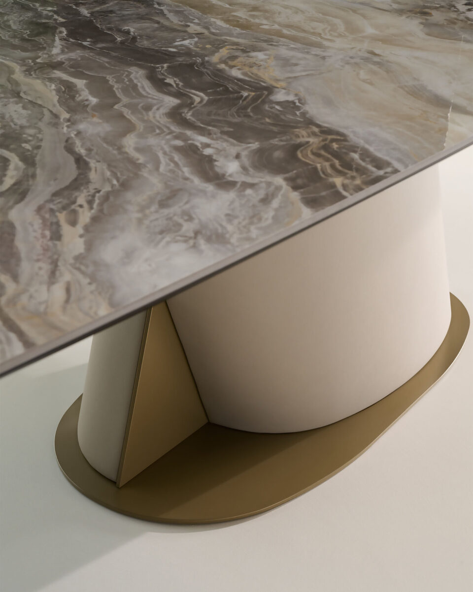 Venus Table à manger design en cuir avec plateau en marbre ou céramique, signée Gamma Arredamenti. Élégante, personnalisable et disponible chez D-Style Interior.