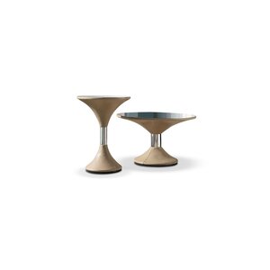 Clepsydra Table d’appoint design en cuir avec base en forme de sablier. la Clepsydra de Gamma Arredamenti est disponible chez D-Style Interior.