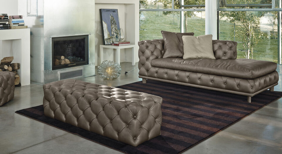 Aston de Gamma Arredamenti, un banc design raffiné aux finitions artisanales, idéal pour compléter votre intérieur. Disponible chez D-Style Interior.