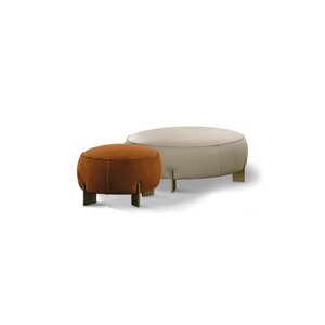 Tokyo Ottomans Pouf Tokyo de Gamma Arredamenti, au design raffiné et polyvalent. Élégants, pratiques et parfaits pour tout intérieur contemporain. Disponible chez D-Style Interior.