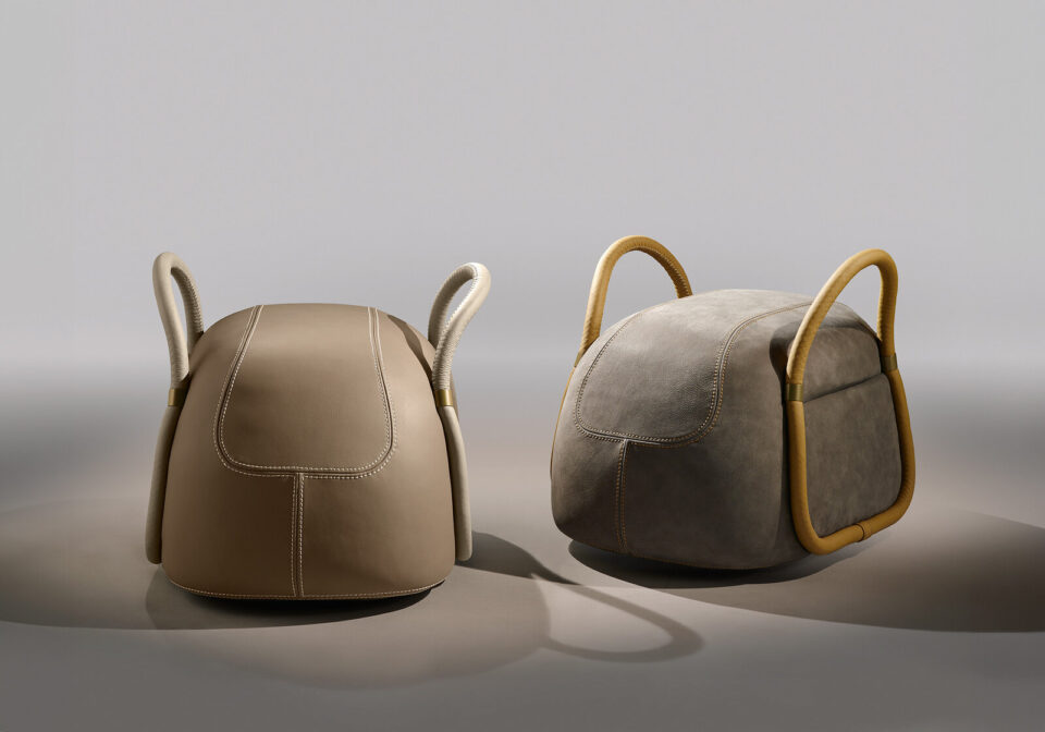 Turtle Ottomans Pouf Turtle en cuir signé Gamma Arredamenti, au design élégant et inspiré de la mode italienne. Léger, raffiné et polyvalent. Disponible chez D-Style Interior.