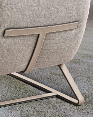 Fifty fauteuil design haut de gamme par Gamma Arredamenti au confort enveloppant et aux finitions raffinées. Disponible chez D-Style Interior.