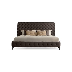 Aston Alto Night lit de Gamma Arredamenti se distingue par son capitonnage artisanal et sa tête de lit basse. Disponible chez D-Style Interior.