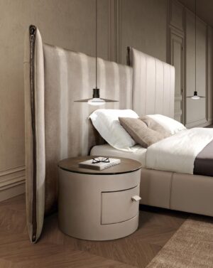 New York Night lit de Gamma Arredamenti combine design urbain, finitions couture et confort haut de gamme. Disponible chez D-Style Interior.