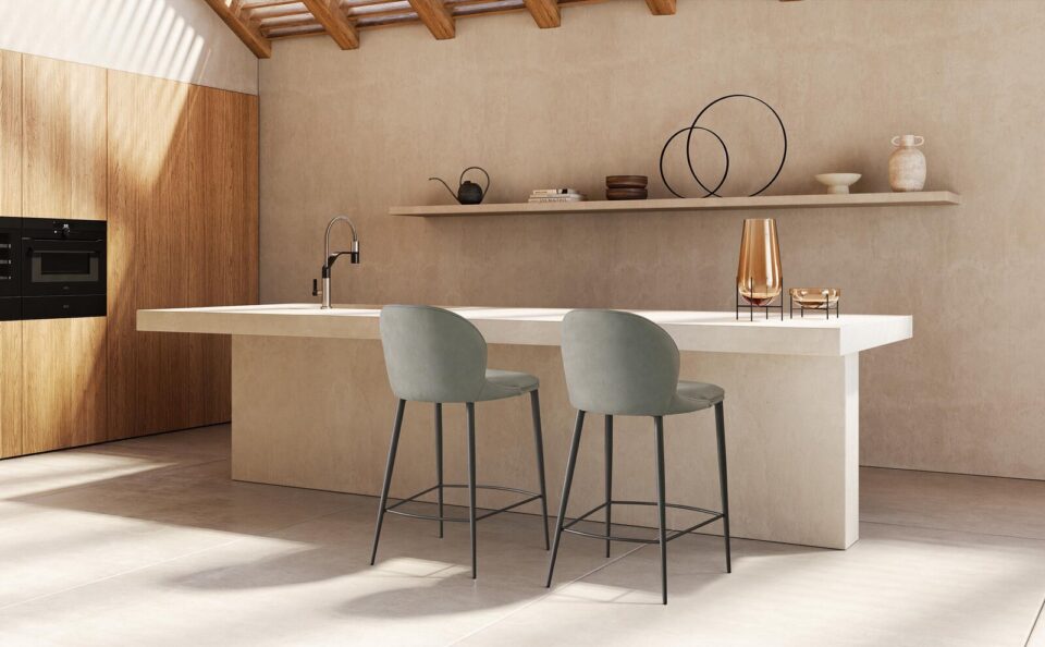 Medea CHRST, un tabouret design en cuir signé Gamma Arredamenti. Élégant, confortable et raffiné, disponible chez D-Style Interior.